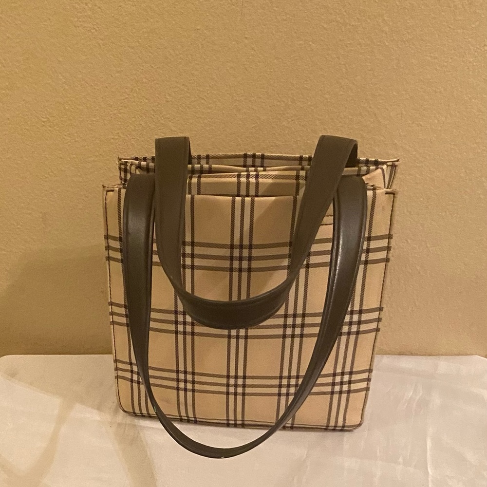 Liz Claiborne - Picture 3 of 3